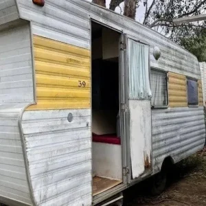 Homeless Lady Given Free “Ugly” Abandoned Trailer, But Wait Till You See What She Made Of It