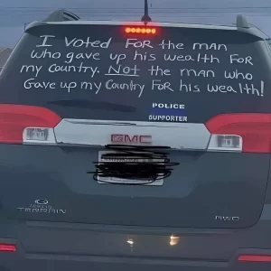 This SUV’s Back Window Message Sparks Powerful Reactions!