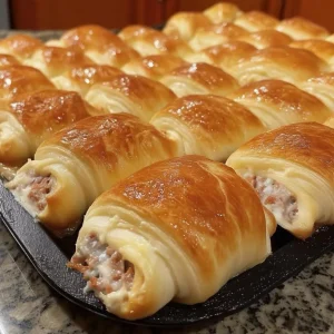 Sausage & Cream Cheese Crescent Rolls – The Perfect Savory Pastry for Any Occasion