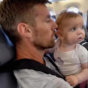 A Helpful Gesture on a Flight Turned Into a Moment I’ll Never Forget