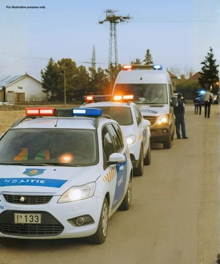 I Helped an Elderly Woman Carry Her Groceries — The Next Morning, Police Surrounded My House