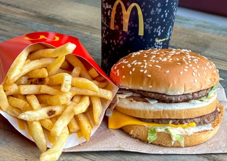 Why Hundreds of Stores Are Closing — and Why That Might Be a Good Thing