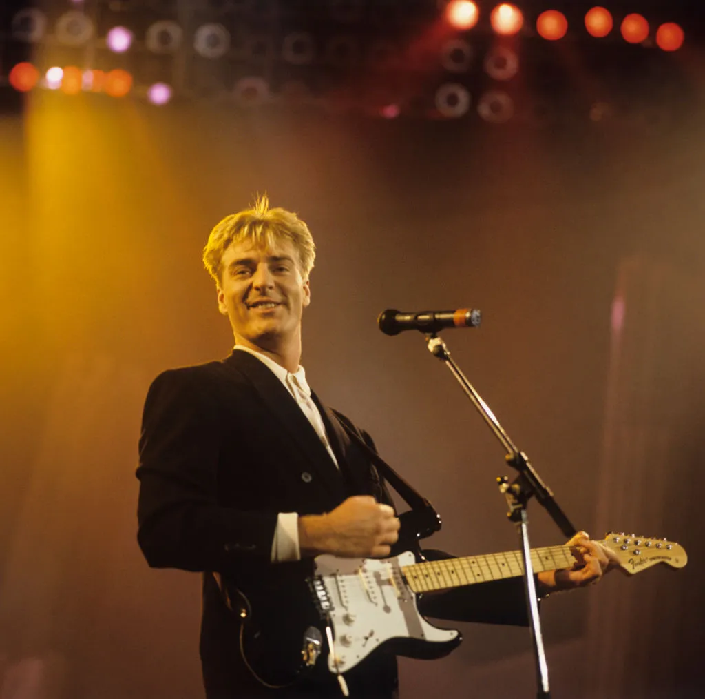 The Voice That Defined an Era: Fans Mourn the Loss of 80s Icon Richard Darbyshire at 65