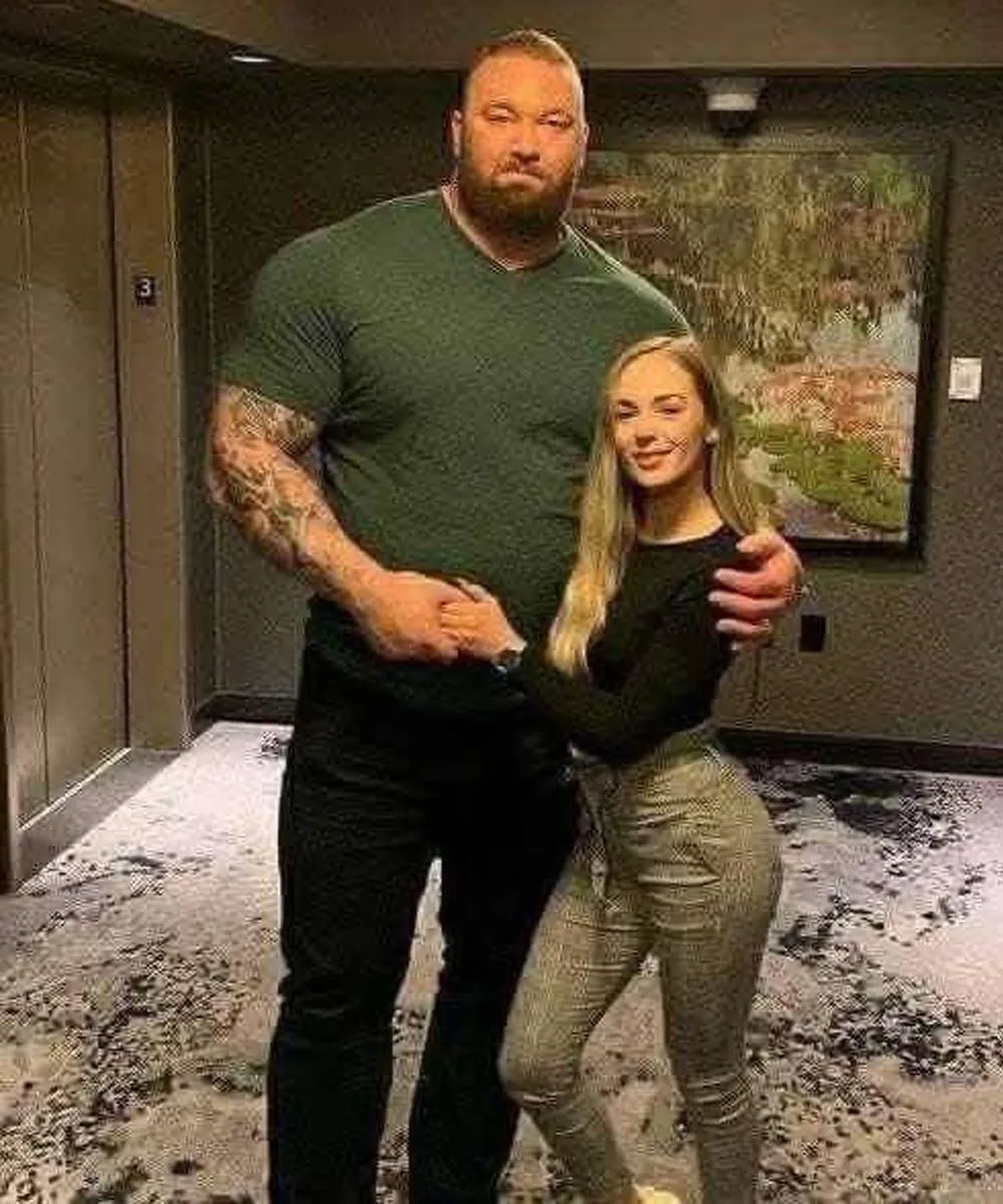 The Height of Attraction: Science’s Hidden Tape Measure in Romance