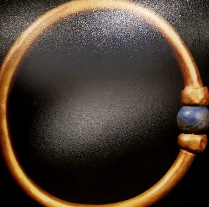How One Lost Gold Bracelet Exposed A Corrupt Boss And Saved Us